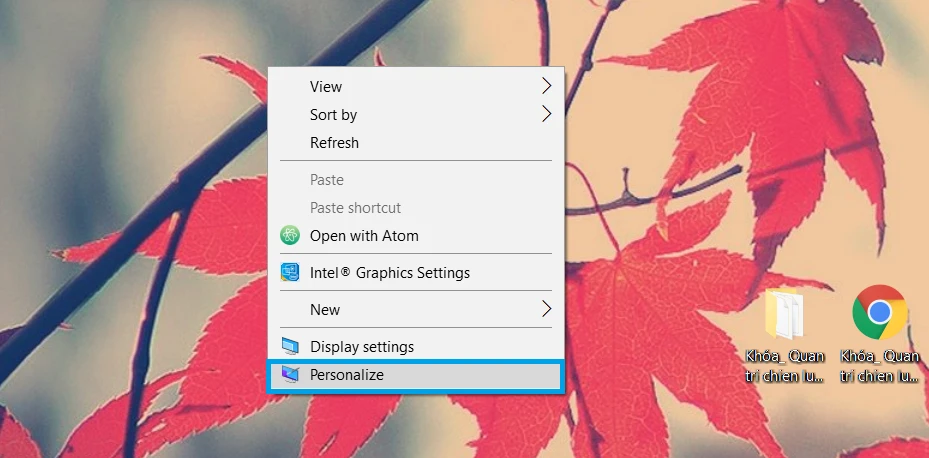 Nhấn chuột phải vào màn hình và chọn Personalize