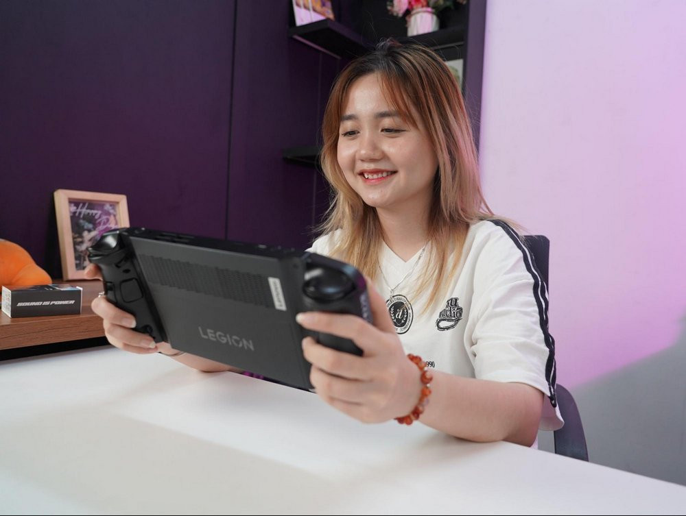 Màn hình Lenovo Legion Go