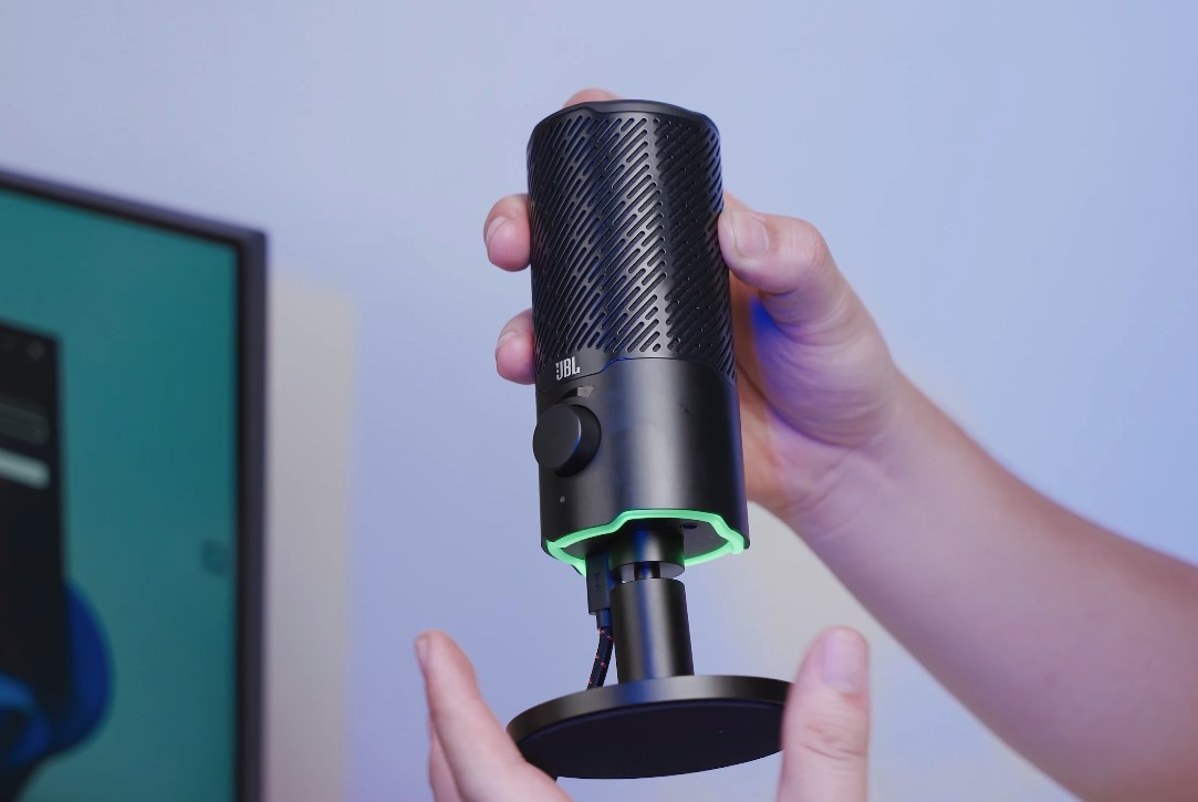 Micro JBL Quantum Stream có thiết kế hiện đại, nhỏ gọn