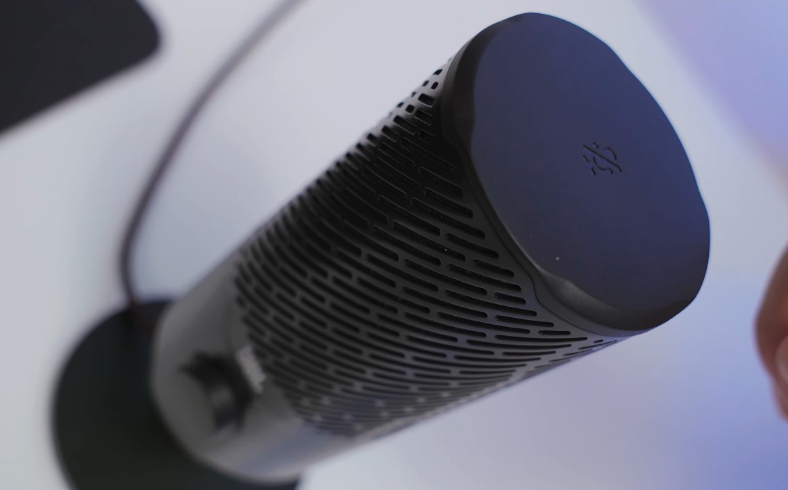 Núm xoay đa năng trên micro JBL Quantum Stream