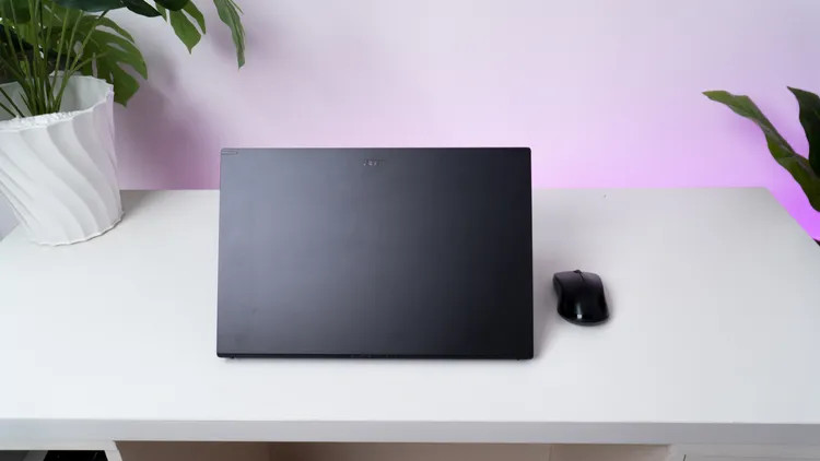 Thiết kế tổng quan của laptop Acer Aspire 7